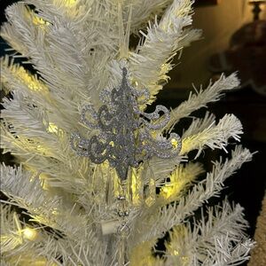 Vintage 1994 Elegant Silver Christmas Tree Chandelier Holiday Ornament